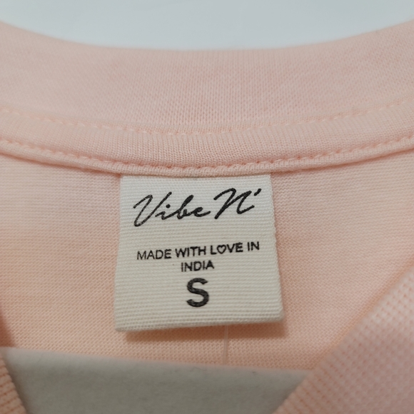 NWT Vibe N' Peach Graphic Tee Size Small - Picture 6 of 11